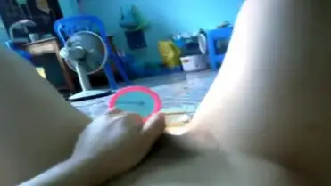 Bokep Show Cewek Amatir Colok Lubang Nikmat